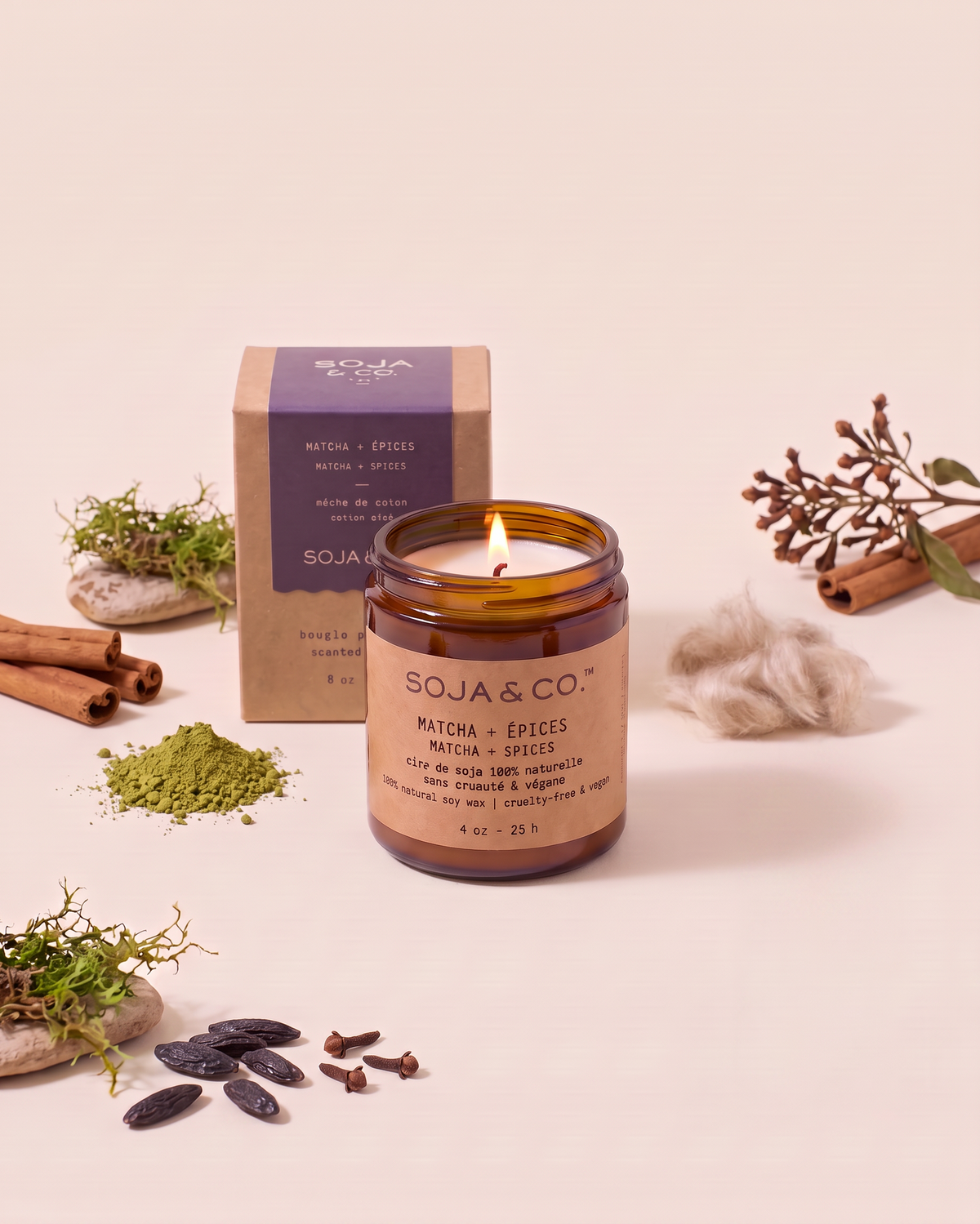 Une chandelle de soja Matcha + Épices Soja&Co Soy wax candle Matcha + Spices Soja&Co