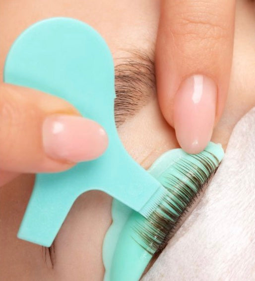 Rehaussement des cils à la kératine aussi connu sous lash lift coréen à Laval, Browgeous Esthétique