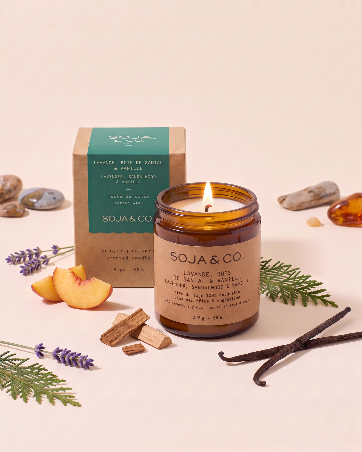 Une chandelle de soja Lavande, Bois de Santal et Vanille Soja&Co Soy wax candle Lavender, Sandalwood & Vanilla Soja&Co