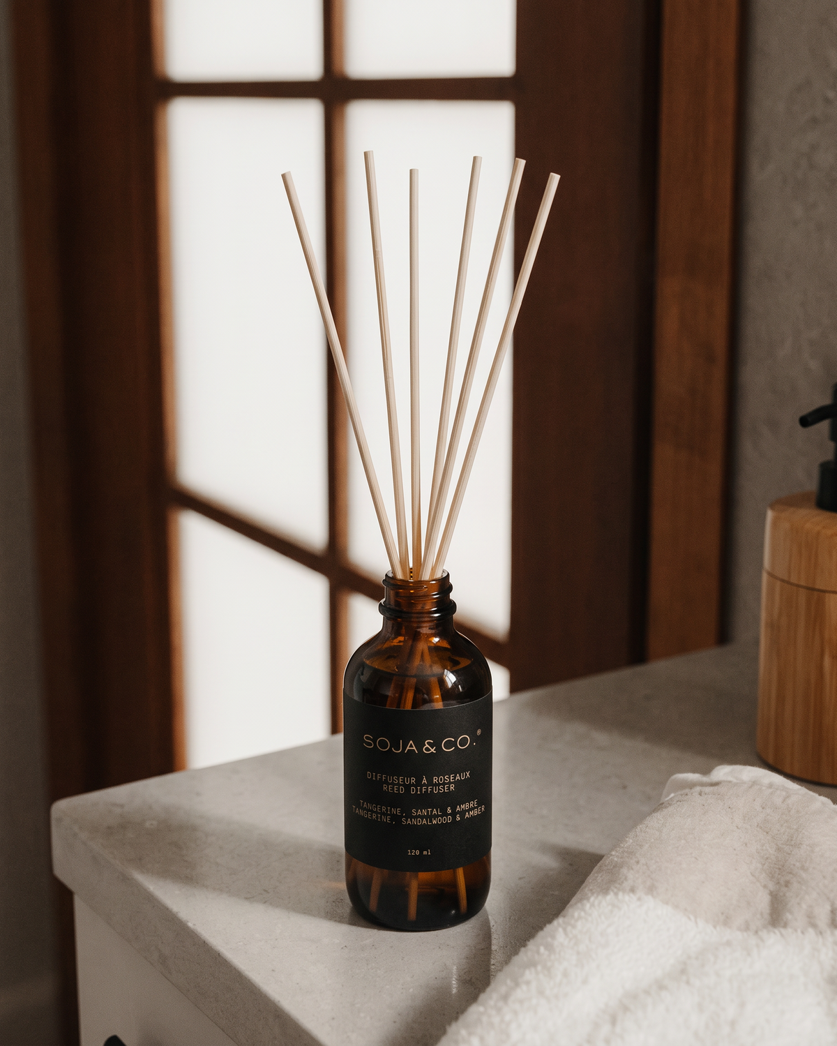 Chandelle parfumée en cire de soya Tangerine, Santal & Ambre de Soja&Co Tangerine, Sandalwood, Ambre Soy Candle