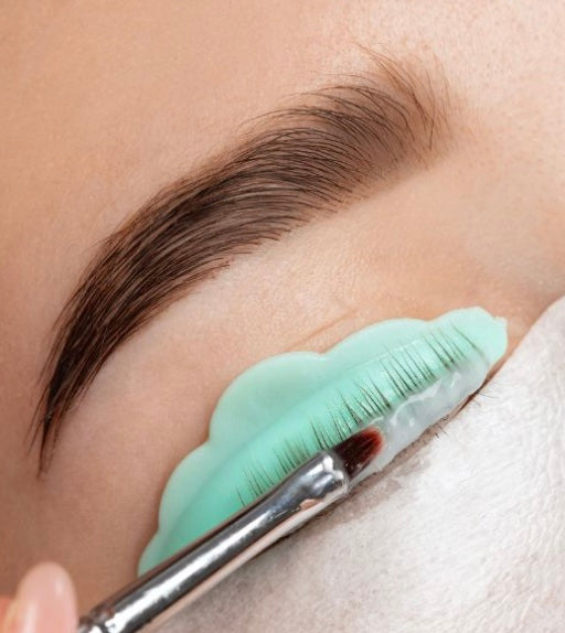 ehaussement des cils à la kératine aussi connu sous lash lift coréen à Laval, Browgeous Esthétique