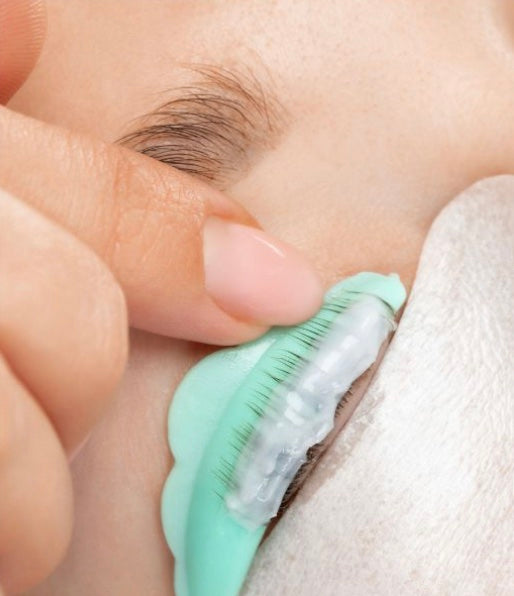 ehaussement des cils à la kératine aussi connu sous lash lift coréen à Laval, Browgeous Esthétique