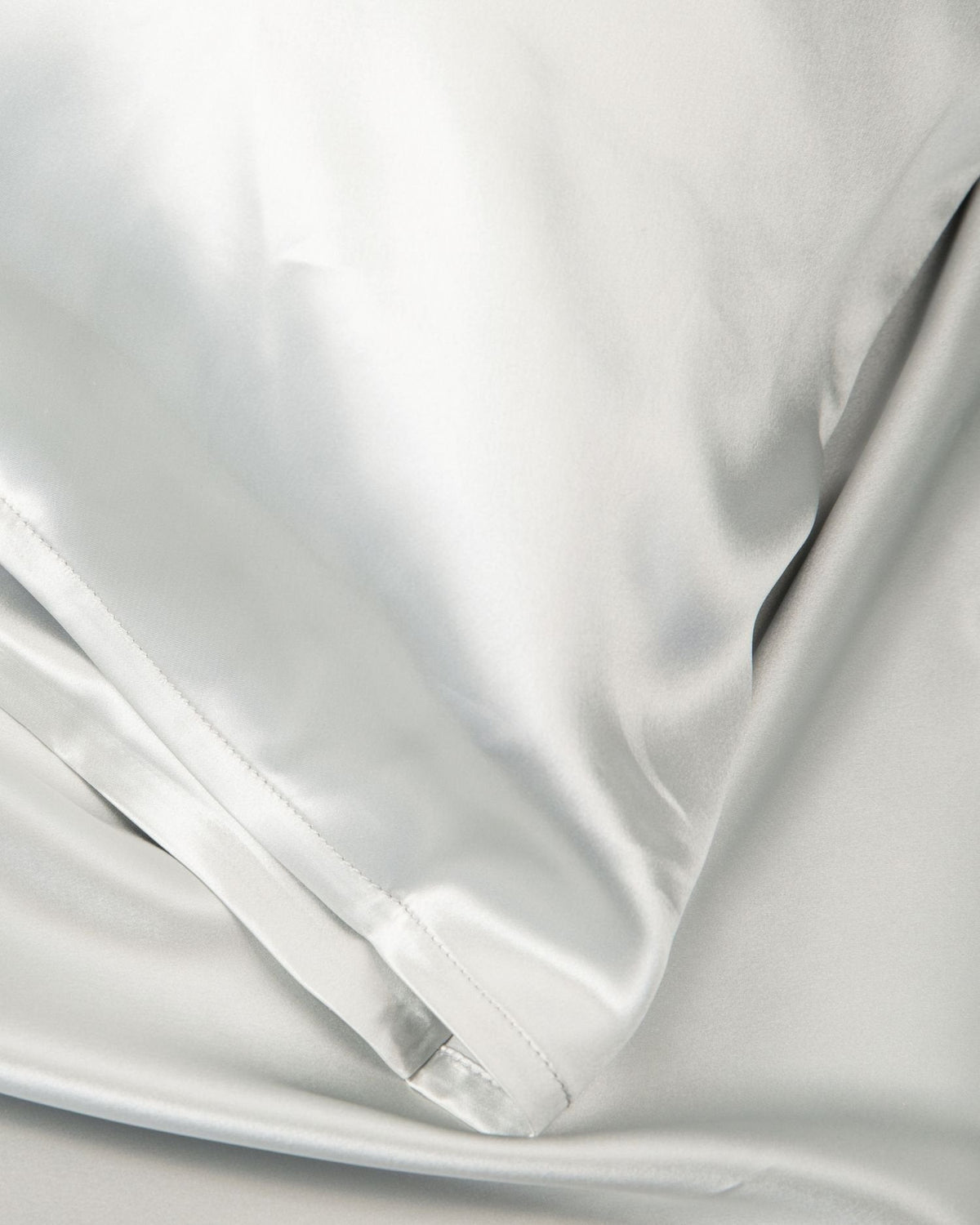 Taies d'oreiller silver en soie de mûrier Sillo 22 momme pure mulberry silver silk pillowcases for skin and hair