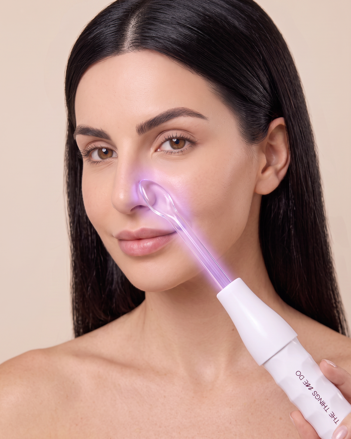 Appareil haute fréquence The Things We Do avec embout cuillère Spoon Wand utilisé sur le visage