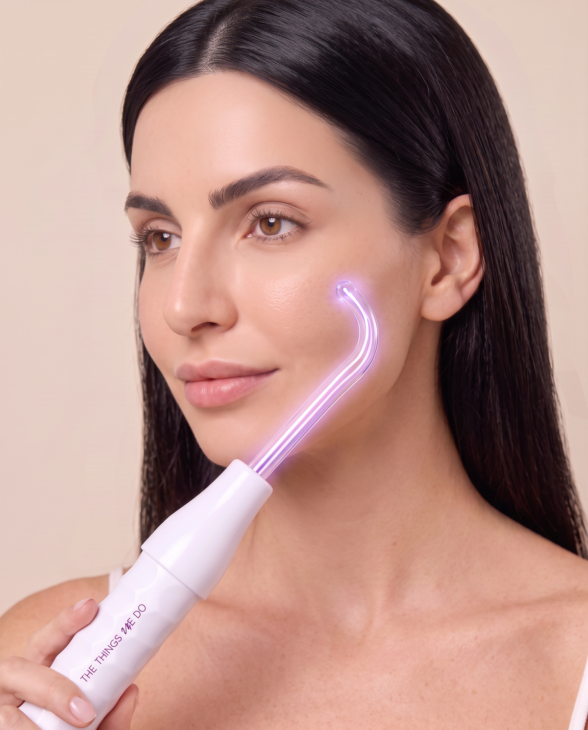 Appareil haute fréquence High frequency wand The Things We Do avec embout point utilisé sur le visage